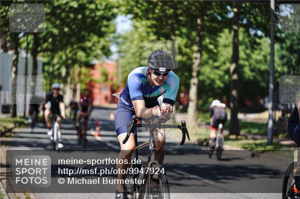 09.08.2026 - GEWOBA Citytriathlon Bremen Michael Burmester http://msf.ph/oto/9947924 09.08.2026 12:27:28 Radfahren 587, 597, 630, 669, 712, 714, 732, 881, 904 meine-sportfotos.de