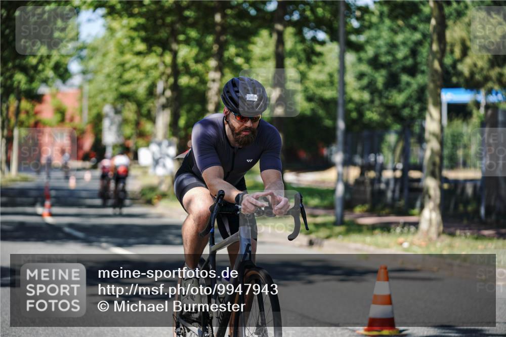 09.08.2026 - GEWOBA Citytriathlon Bremen Michael Burmester http://msf.ph/oto/9947943 09.08.2026 12:27:36 Radfahren 587, 597, 630, 669, 712, 714, 729, 732, 801, 854, 881, 904 meine-sportfotos.de