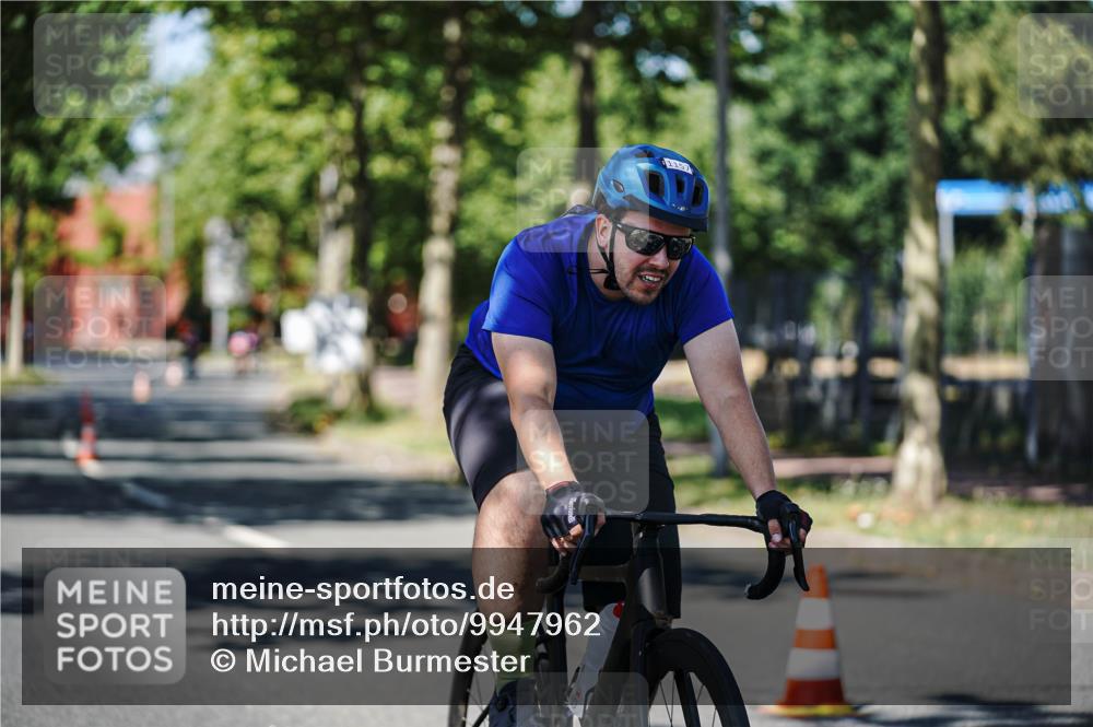 09.08.2026 - GEWOBA Citytriathlon Bremen Michael Burmester http://msf.ph/oto/9947962 09.08.2026 12:27:48 Radfahren 684, 729, 801, 828, 831, 854, 1157 meine-sportfotos.de