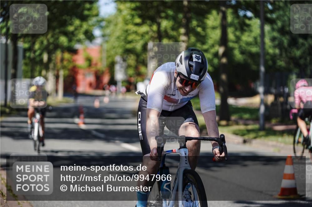 09.08.2026 - GEWOBA Citytriathlon Bremen Michael Burmester http://msf.ph/oto/9947966 09.08.2026 12:27:51 Radfahren 684, 801, 828, 831, 854, 917, 1157 meine-sportfotos.de