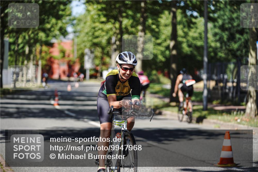 09.08.2026 - GEWOBA Citytriathlon Bremen Michael Burmester http://msf.ph/oto/9947968 09.08.2026 12:27:52 Radfahren 554, 684, 801, 828, 831, 917, 1157 meine-sportfotos.de