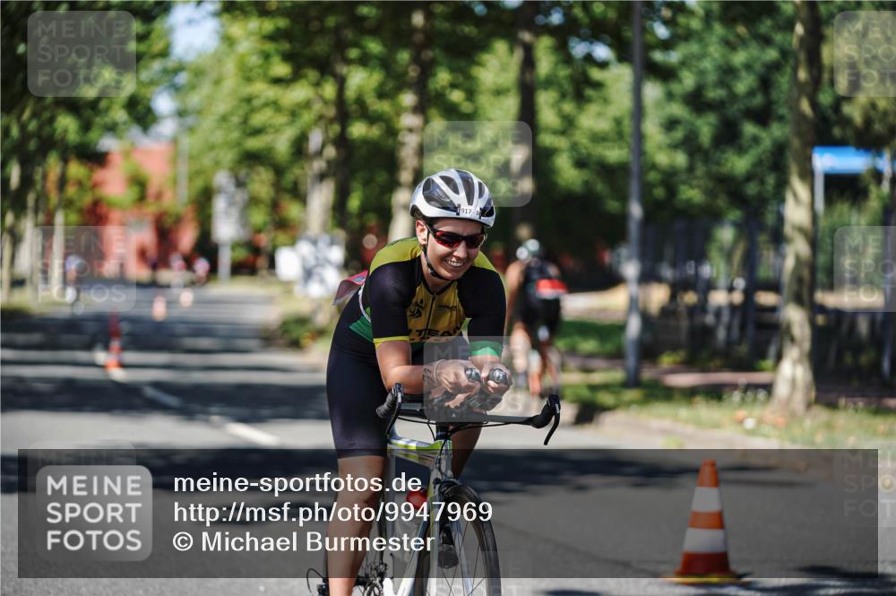 09.08.2026 - GEWOBA Citytriathlon Bremen Michael Burmester http://msf.ph/oto/9947969 09.08.2026 12:27:52 Radfahren 554, 684, 801, 828, 831, 917, 1157 meine-sportfotos.de