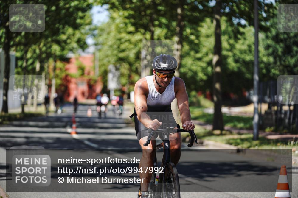 09.08.2026 - GEWOBA Citytriathlon Bremen Michael Burmester http://msf.ph/oto/9947992 09.08.2026 12:28:14 Radfahren 631, 660, 661, 666, 690, 862, 951, 1002, 1148 meine-sportfotos.de