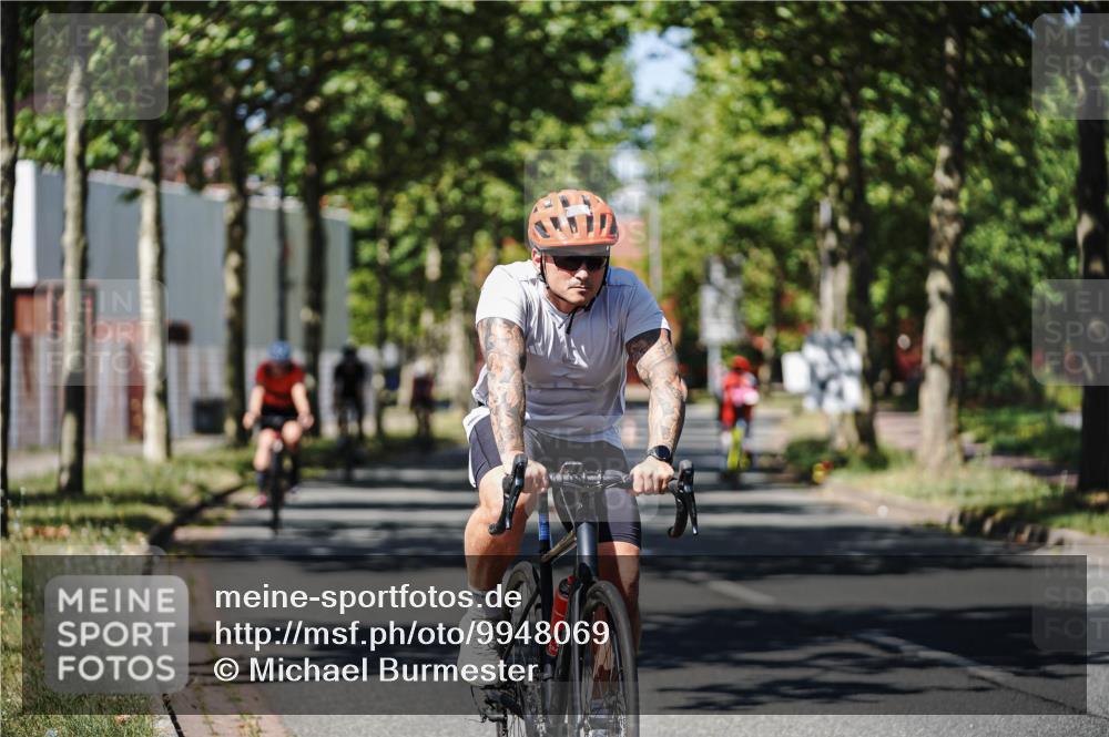 09.08.2026 - GEWOBA Citytriathlon Bremen Michael Burmester http://msf.ph/oto/9948069 09.08.2026 12:29:30 Radfahren 551, 575, 697, 724, 811, 825, 905, 999 meine-sportfotos.de