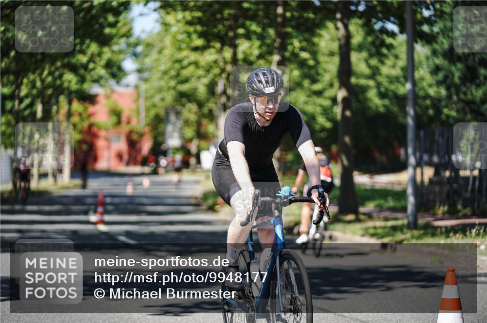 09.08.2026 - GEWOBA Citytriathlon Bremen Michael Burmester http://msf.ph/oto/9948177 09.08.2026 12:31:15 Radfahren 580, 589, 592, 645, 646, 685, 686, 710, 775, 793, 852, 909, 947, 1101, 1150 meine-sportfotos.de