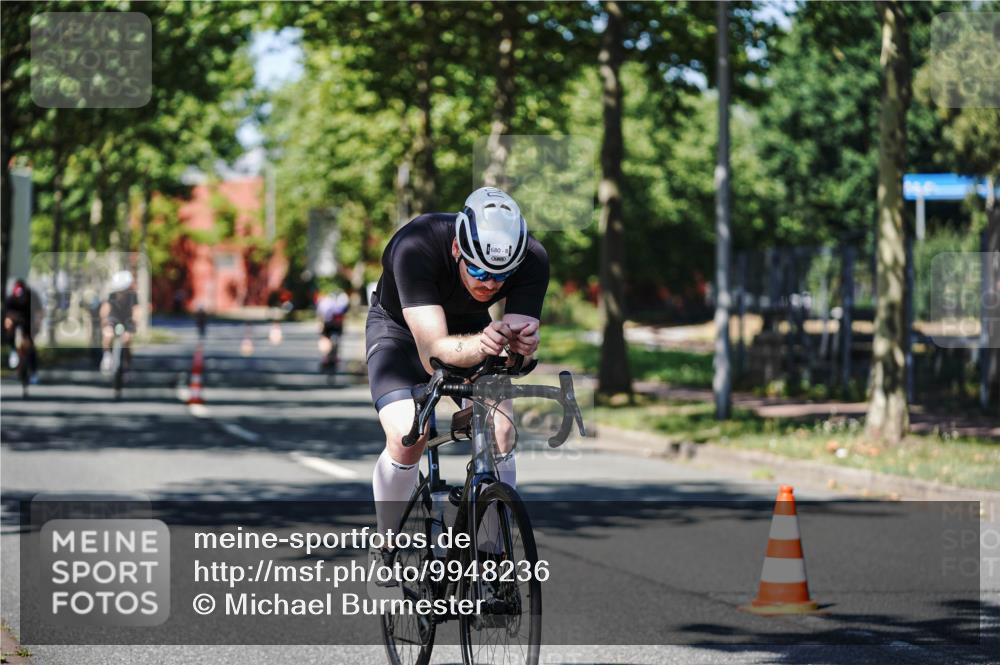 09.08.2026 - GEWOBA Citytriathlon Bremen Michael Burmester http://msf.ph/oto/9948236 09.08.2026 12:32:26 Radfahren 590, 594, 680, 765, 867, 874, 920, 924, 1006 meine-sportfotos.de