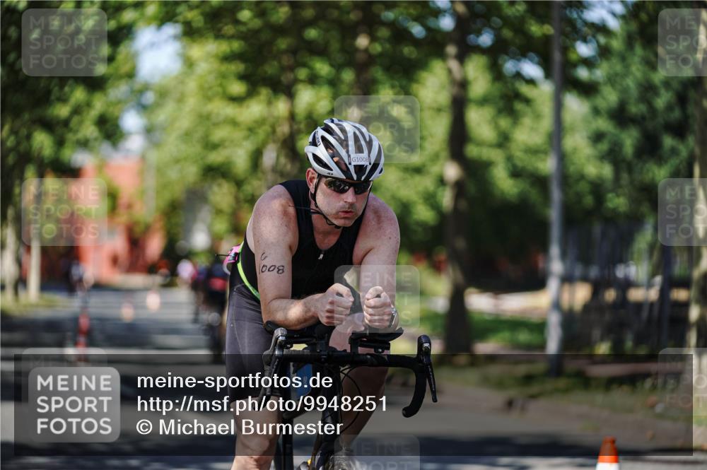 09.08.2026 - GEWOBA Citytriathlon Bremen Michael Burmester http://msf.ph/oto/9948251 09.08.2026 12:32:39 Radfahren 590, 594, 874, 921, 983, 1008 meine-sportfotos.de