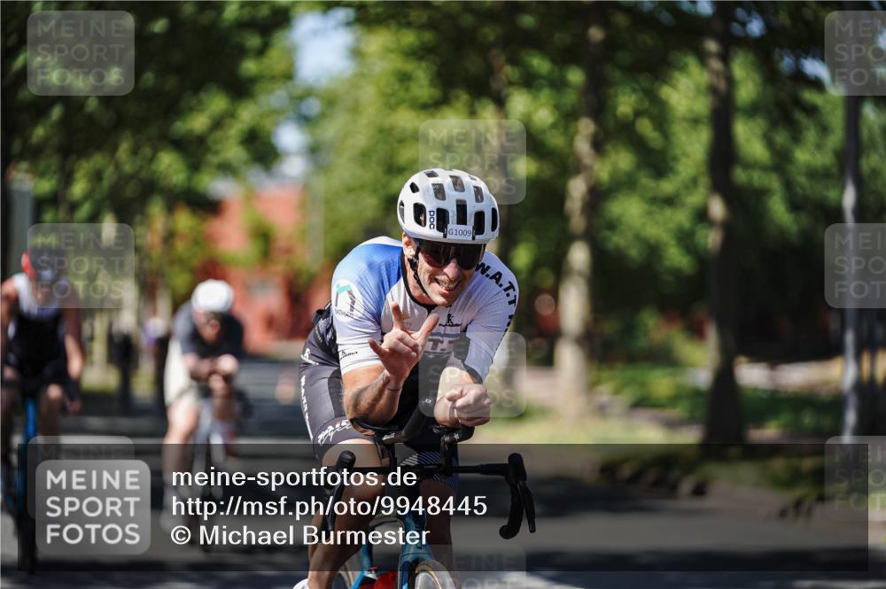 09.08.2026 - GEWOBA Citytriathlon Bremen Michael Burmester http://msf.ph/oto/9948445 09.08.2026 12:35:57 Radfahren 564, 595, 737, 758, 803, 820, 869, 895, 901, 918, 1009, 1155 meine-sportfotos.de