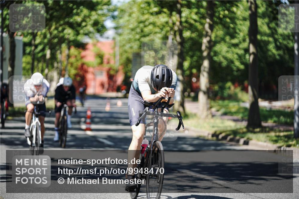 09.08.2026 - GEWOBA Citytriathlon Bremen Michael Burmester http://msf.ph/oto/9948470 09.08.2026 12:36:13 Radfahren 560, 562, 564, 565, 682, 737, 781, 901, 948, 981, 1110, 1119, 1139 meine-sportfotos.de