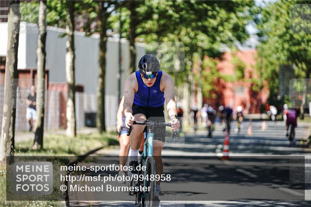 09.08.2026 - GEWOBA Citytriathlon Bremen Michael Burmester http://msf.ph/oto/9948958 09.08.2026 12:43:15 Radfahren 543, 546, 558, 649, 674, 859, 887, 945, 991, 996, 1010, 1108 meine-sportfotos.de