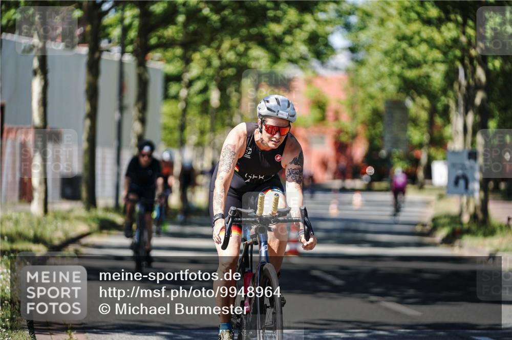 09.08.2026 - GEWOBA Citytriathlon Bremen Michael Burmester http://msf.ph/oto/9948964 09.08.2026 12:43:17 Radfahren 546, 558, 621, 674, 700, 732, 859, 887, 898, 944, 945, 989, 991, 996, 1108 meine-sportfotos.de