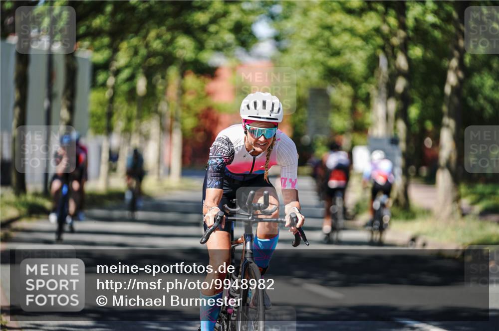 09.08.2026 - GEWOBA Citytriathlon Bremen Michael Burmester http://msf.ph/oto/9948982 09.08.2026 12:43:26 Radfahren 546, 558, 621, 643, 674, 700, 712, 732, 797, 887, 898, 944, 945, 989, 991, 996, 1105, 1108, 1148 meine-sportfotos.de