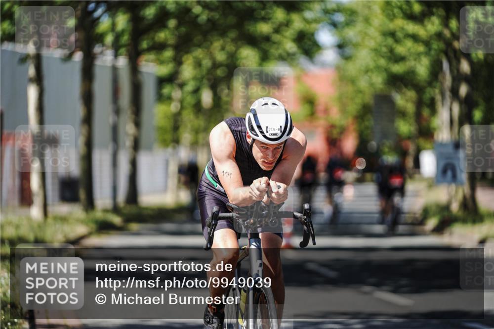 09.08.2026 - GEWOBA Citytriathlon Bremen Michael Burmester http://msf.ph/oto/9949039 09.08.2026 12:44:17 Radfahren 587, 629, 658, 660, 661, 714, 854, 891, 957, 974, 1014, 1106 meine-sportfotos.de