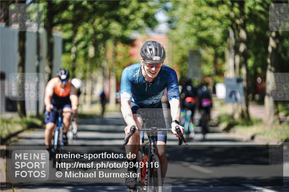 09.08.2026 - GEWOBA Citytriathlon Bremen Michael Burmester http://msf.ph/oto/9949116 09.08.2026 12:45:10 Radfahren 549, 556, 597, 607, 610, 631, 676, 690, 843, 853, 862, 878, 985, 997, 1128, 1157 meine-sportfotos.de