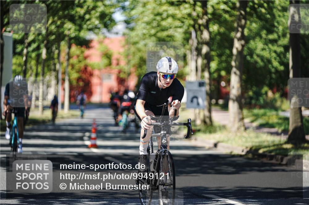 09.08.2026 - GEWOBA Citytriathlon Bremen Michael Burmester http://msf.ph/oto/9949121 09.08.2026 12:45:12 Radfahren 549, 556, 597, 607, 610, 631, 676, 690, 738, 843, 853, 862, 878, 997, 1128, 1157 meine-sportfotos.de
