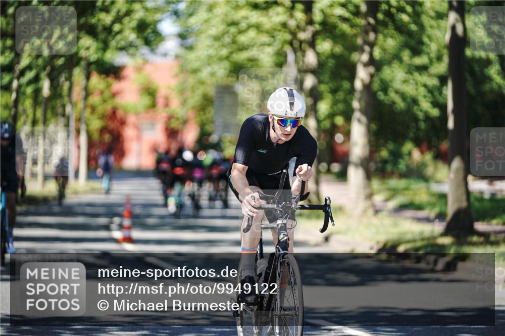 09.08.2026 - GEWOBA Citytriathlon Bremen Michael Burmester http://msf.ph/oto/9949122 09.08.2026 12:45:12 Radfahren 549, 556, 597, 607, 610, 631, 676, 690, 738, 843, 853, 862, 878, 997, 1128, 1157 meine-sportfotos.de