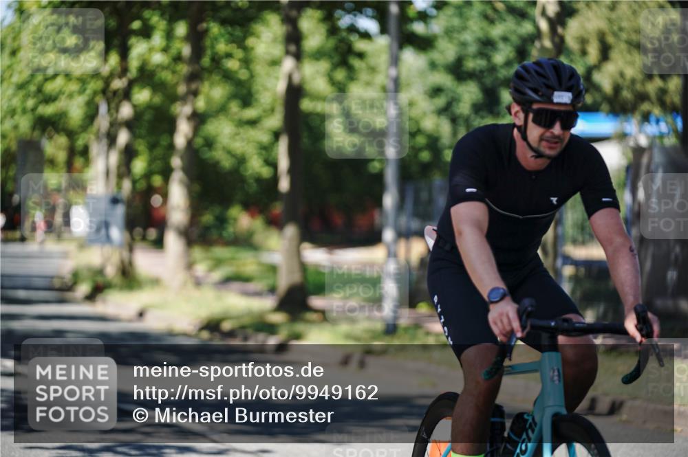 09.08.2026 - GEWOBA Citytriathlon Bremen Michael Burmester http://msf.ph/oto/9949162 09.08.2026 12:45:51 Radfahren 630, 632, 691, 723, 791, 830, 856, 881, 908, 913, 922, 927, 962, 1007, 1011 meine-sportfotos.de