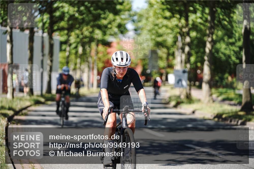 09.08.2026 - GEWOBA Citytriathlon Bremen Michael Burmester http://msf.ph/oto/9949193 09.08.2026 12:46:11 Radfahren 698, 703, 746, 775, 899, 917, 1002 meine-sportfotos.de