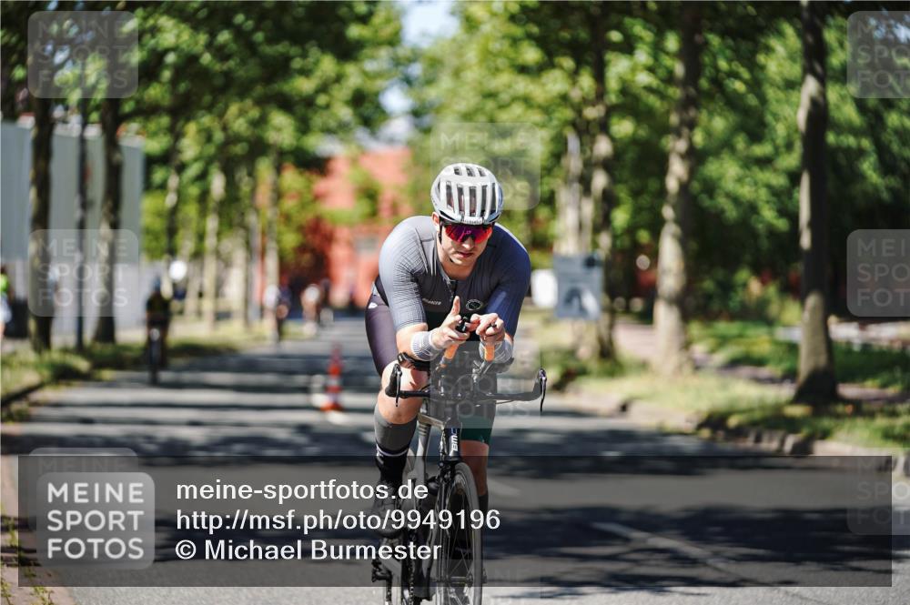 09.08.2026 - GEWOBA Citytriathlon Bremen Michael Burmester http://msf.ph/oto/9949196 09.08.2026 12:46:13 Radfahren 698, 746, 775, 899, 917, 1002 meine-sportfotos.de