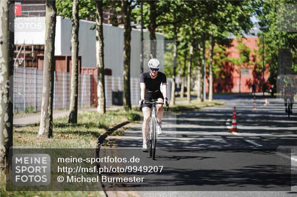 09.08.2026 - GEWOBA Citytriathlon Bremen Michael Burmester http://msf.ph/oto/9949207 09.08.2026 12:46:23 Radfahren 575, 835, 917, 958, 1002 meine-sportfotos.de