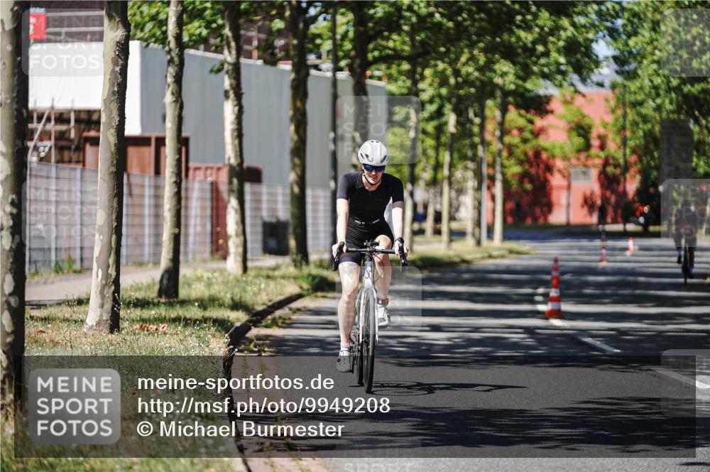 09.08.2026 - GEWOBA Citytriathlon Bremen Michael Burmester http://msf.ph/oto/9949208 09.08.2026 12:46:23 Radfahren 575, 835, 917, 958, 1002 meine-sportfotos.de