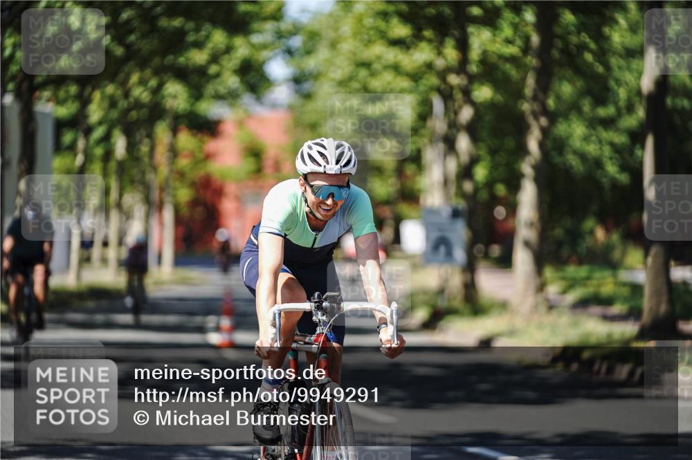 09.08.2026 - GEWOBA Citytriathlon Bremen Michael Burmester http://msf.ph/oto/9949291 09.08.2026 12:48:04 Radfahren 563, 683, 688, 811, 883, 955, 1103, 1116 meine-sportfotos.de