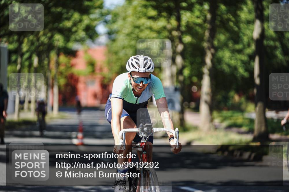 09.08.2026 - GEWOBA Citytriathlon Bremen Michael Burmester http://msf.ph/oto/9949292 09.08.2026 12:48:05 Radfahren 563, 683, 688, 811, 883, 955, 1103, 1116 meine-sportfotos.de