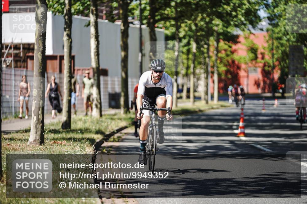 09.08.2026 - GEWOBA Citytriathlon Bremen Michael Burmester http://msf.ph/oto/9949352 09.08.2026 12:49:09 Radfahren 647, 724, 765, 905, 999, 1141 meine-sportfotos.de