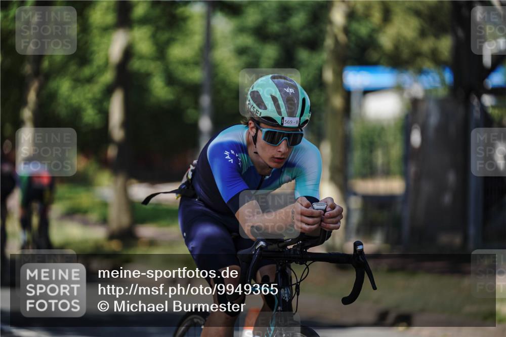 09.08.2026 - GEWOBA Citytriathlon Bremen Michael Burmester http://msf.ph/oto/9949365 09.08.2026 12:49:20 Radfahren 569, 583, 647, 757, 765, 905, 999, 1160 meine-sportfotos.de