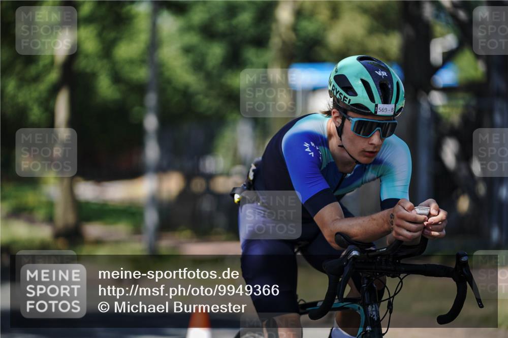 09.08.2026 - GEWOBA Citytriathlon Bremen Michael Burmester http://msf.ph/oto/9949366 09.08.2026 12:49:20 Radfahren 569, 583, 647, 757, 765, 905, 999, 1160 meine-sportfotos.de