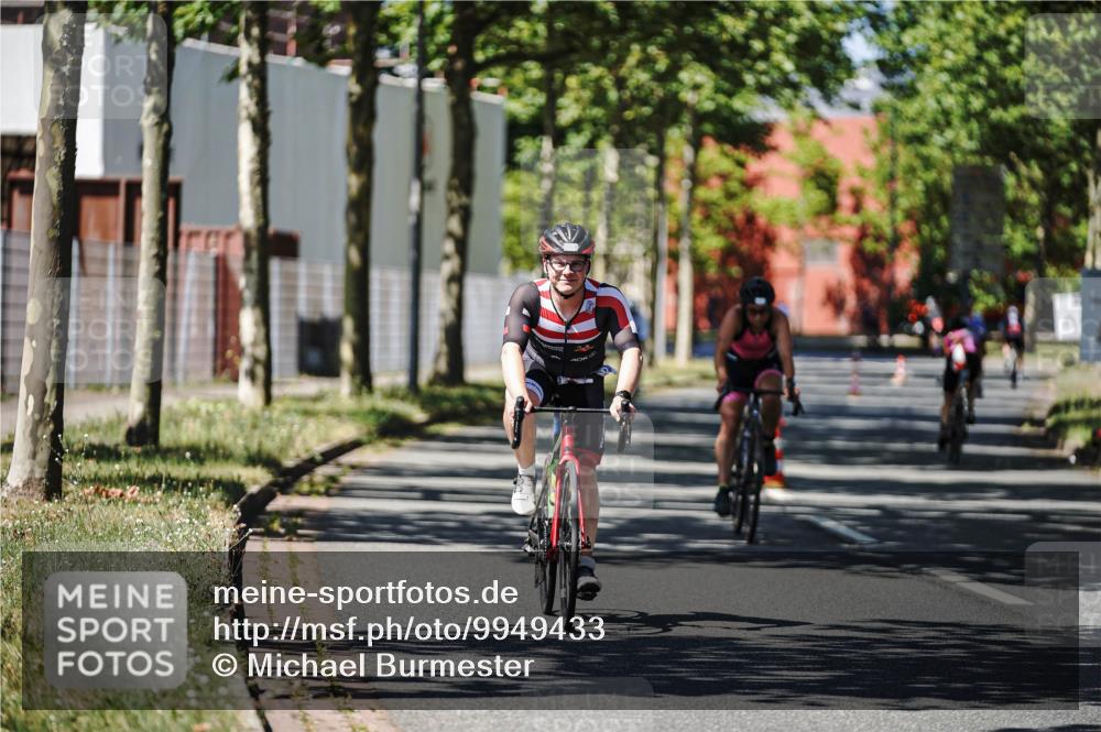 09.08.2026 - GEWOBA Citytriathlon Bremen Michael Burmester http://msf.ph/oto/9949433 09.08.2026 12:50:17 Radfahren 557, 589, 686, 875, 947, 964, 1145 meine-sportfotos.de