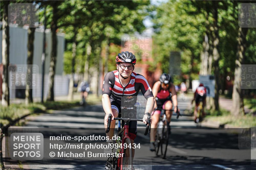 09.08.2026 - GEWOBA Citytriathlon Bremen Michael Burmester http://msf.ph/oto/9949434 09.08.2026 12:50:17 Radfahren 557, 589, 686, 875, 947, 964, 1145 meine-sportfotos.de