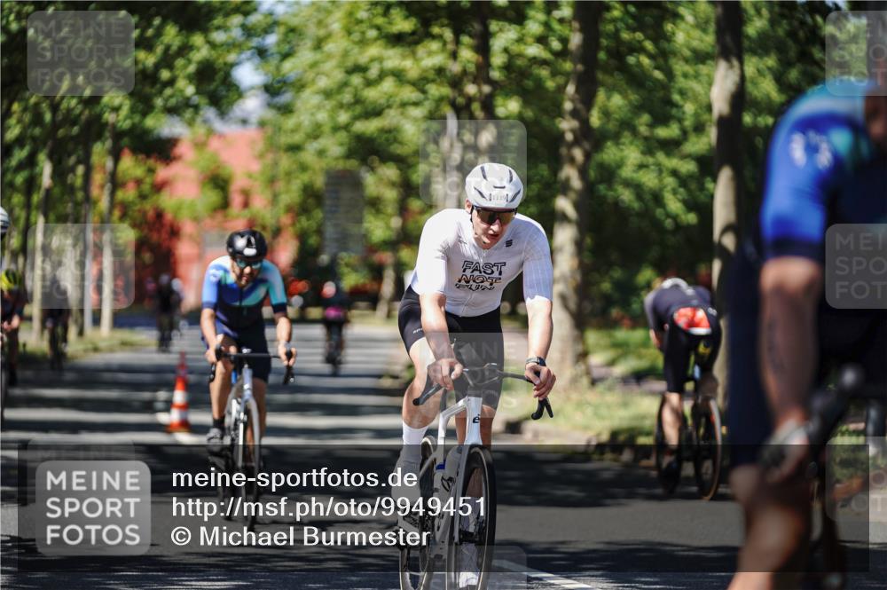 09.08.2026 - GEWOBA Citytriathlon Bremen Michael Burmester http://msf.ph/oto/9949451 09.08.2026 12:50:41 Radfahren 594, 648, 730, 737, 794, 799, 932, 993, 1016, 1137, 1139, 1158 meine-sportfotos.de
