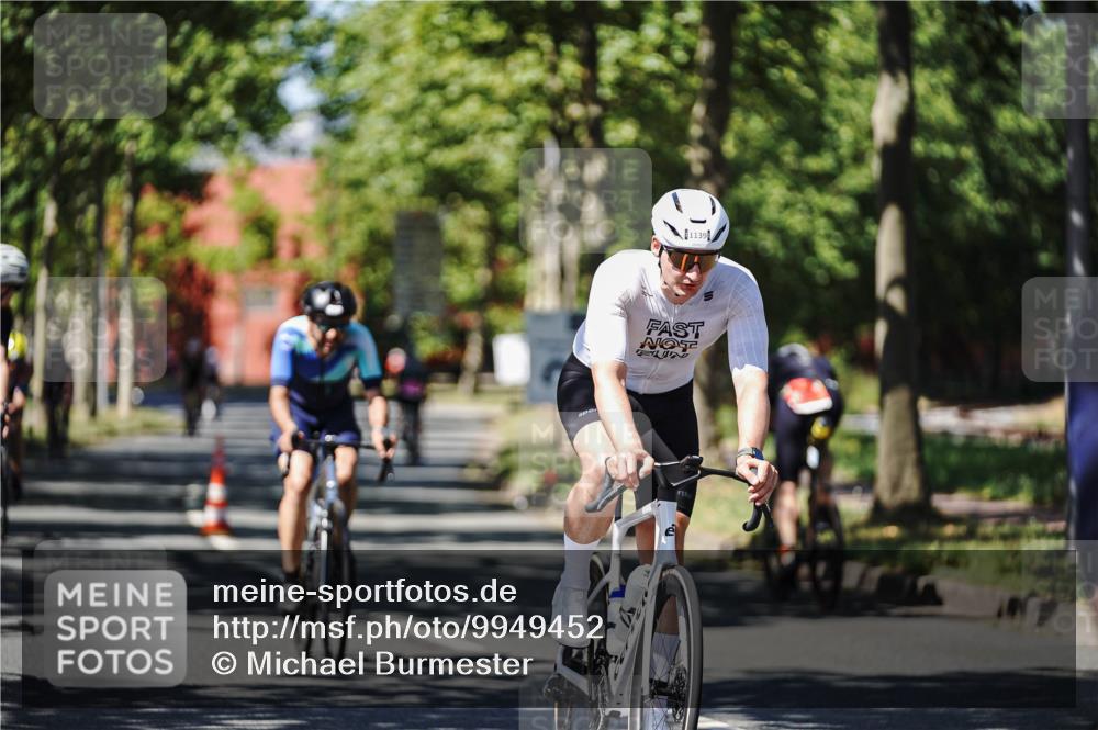 09.08.2026 - GEWOBA Citytriathlon Bremen Michael Burmester http://msf.ph/oto/9949452 09.08.2026 12:50:42 Radfahren 594, 648, 730, 737, 794, 799, 932, 993, 1016, 1137, 1139, 1158 meine-sportfotos.de
