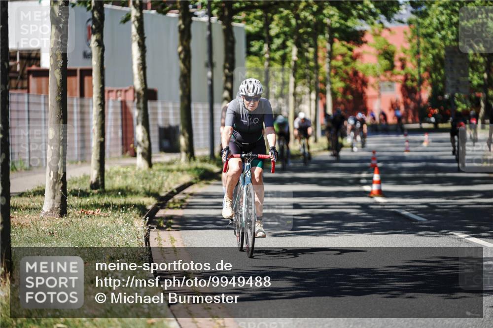 09.08.2026 - GEWOBA Citytriathlon Bremen Michael Burmester http://msf.ph/oto/9949488 09.08.2026 12:51:27 Radfahren 560, 595, 756, 880, 1019, 1110 meine-sportfotos.de