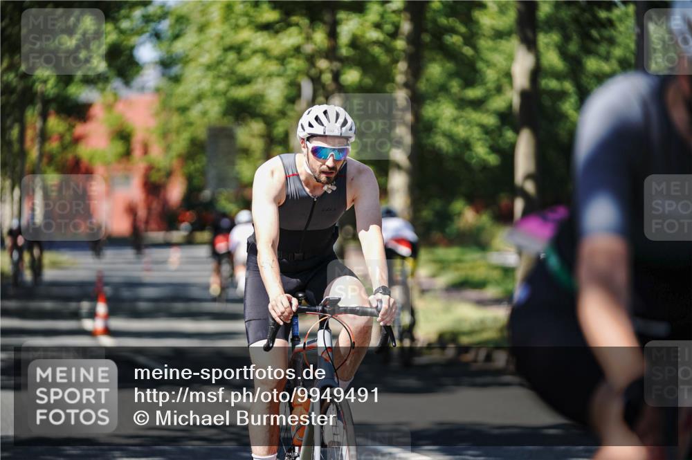09.08.2026 - GEWOBA Citytriathlon Bremen Michael Burmester http://msf.ph/oto/9949491 09.08.2026 12:51:29 Radfahren 560, 562, 595, 756, 880, 1019, 1110, 1155 meine-sportfotos.de