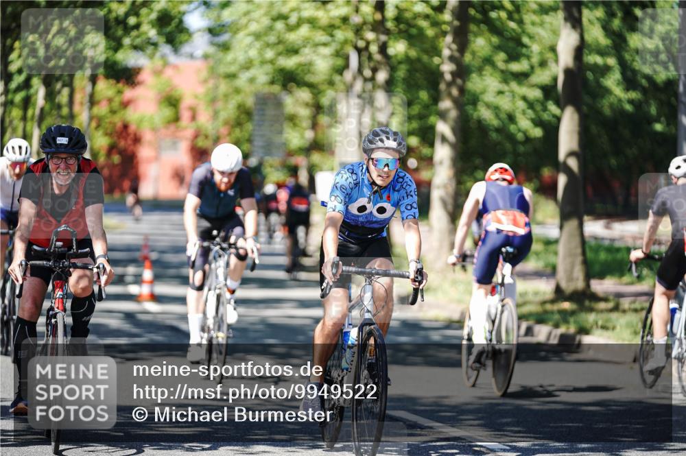 09.08.2026 - GEWOBA Citytriathlon Bremen Michael Burmester http://msf.ph/oto/9949522 09.08.2026 12:51:57 Radfahren 545, 582, 615, 820, 867, 990, 1013 meine-sportfotos.de