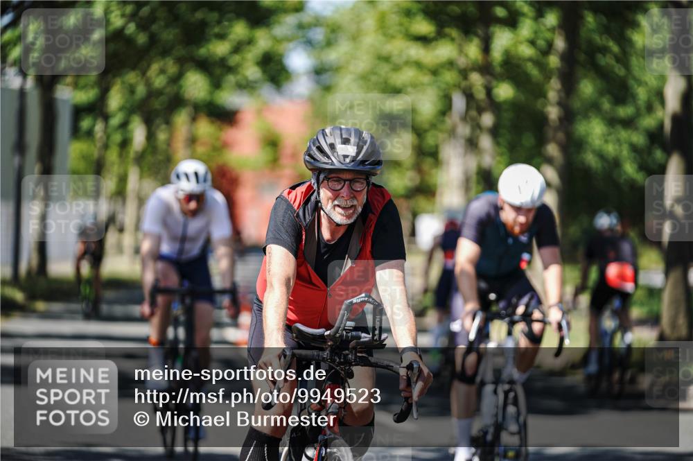 09.08.2026 - GEWOBA Citytriathlon Bremen Michael Burmester http://msf.ph/oto/9949523 09.08.2026 12:51:57 Radfahren 545, 582, 615, 820, 867, 990, 1013 meine-sportfotos.de