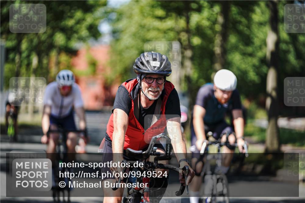09.08.2026 - GEWOBA Citytriathlon Bremen Michael Burmester http://msf.ph/oto/9949524 09.08.2026 12:51:57 Radfahren 545, 582, 615, 820, 867, 990, 1013 meine-sportfotos.de