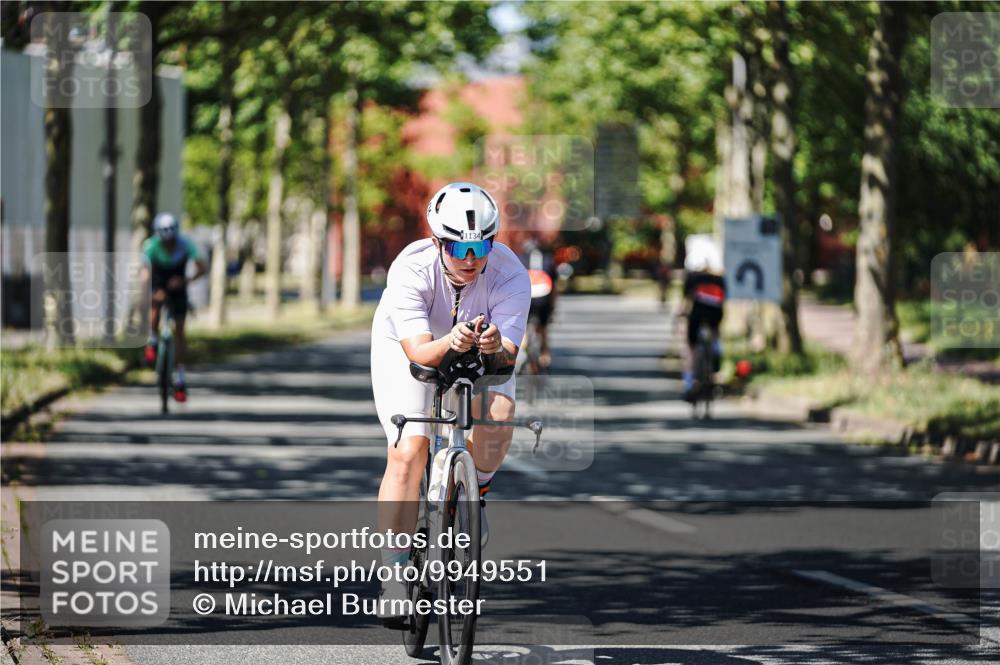 09.08.2026 - GEWOBA Citytriathlon Bremen Michael Burmester http://msf.ph/oto/9949551 09.08.2026 12:52:16 Radfahren 679, 682, 717, 750, 826, 979, 1130 meine-sportfotos.de
