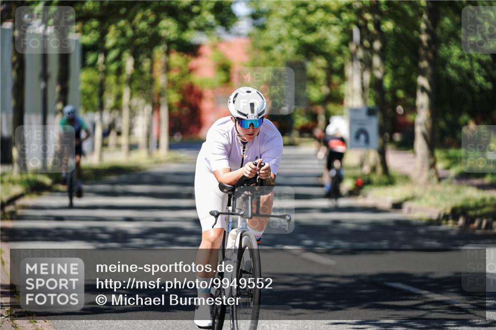 09.08.2026 - GEWOBA Citytriathlon Bremen Michael Burmester http://msf.ph/oto/9949552 09.08.2026 12:52:16 Radfahren 679, 682, 717, 750, 826, 979, 1130 meine-sportfotos.de