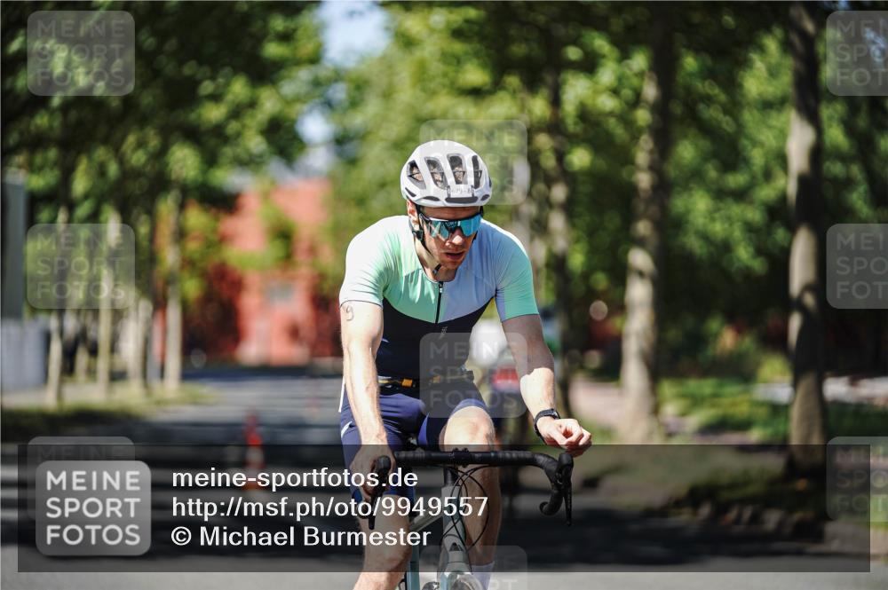 09.08.2026 - GEWOBA Citytriathlon Bremen Michael Burmester http://msf.ph/oto/9949557 09.08.2026 12:52:19 Radfahren 679, 682, 717, 750, 826, 979, 1130 meine-sportfotos.de