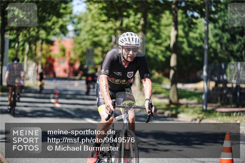 09.08.2026 - GEWOBA Citytriathlon Bremen Michael Burmester http://msf.ph/oto/9949576 09.08.2026 12:54:26 Radfahren 574, 577, 639, 781, 812, 816, 861, 864, 895, 1006, 1127 meine-sportfotos.de
