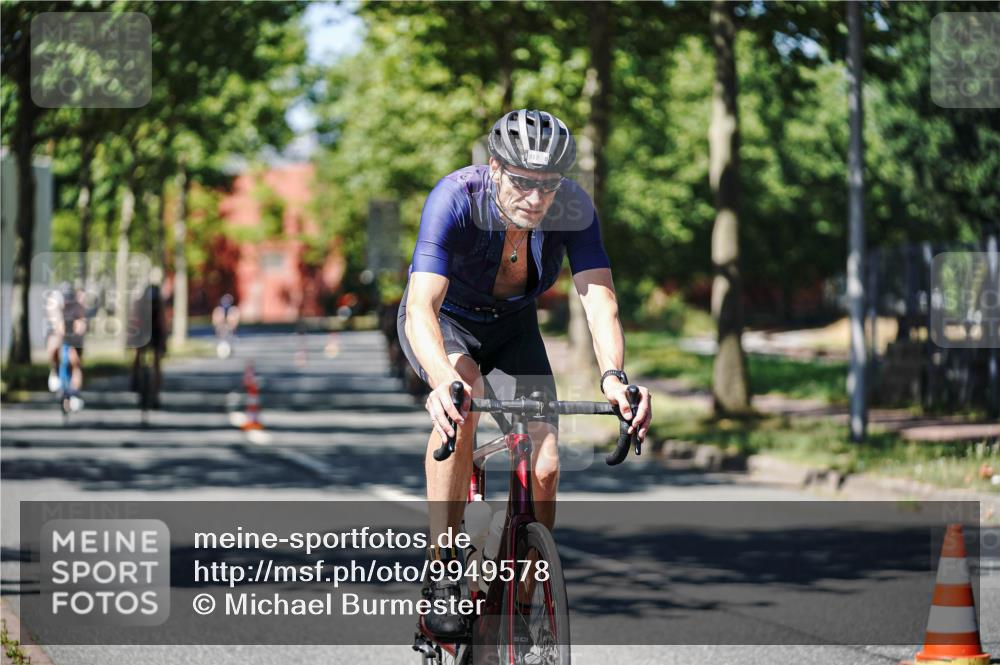 09.08.2026 - GEWOBA Citytriathlon Bremen Michael Burmester http://msf.ph/oto/9949578 09.08.2026 12:54:27 Radfahren 574, 577, 639, 781, 812, 816, 864, 895, 1006, 1127 meine-sportfotos.de