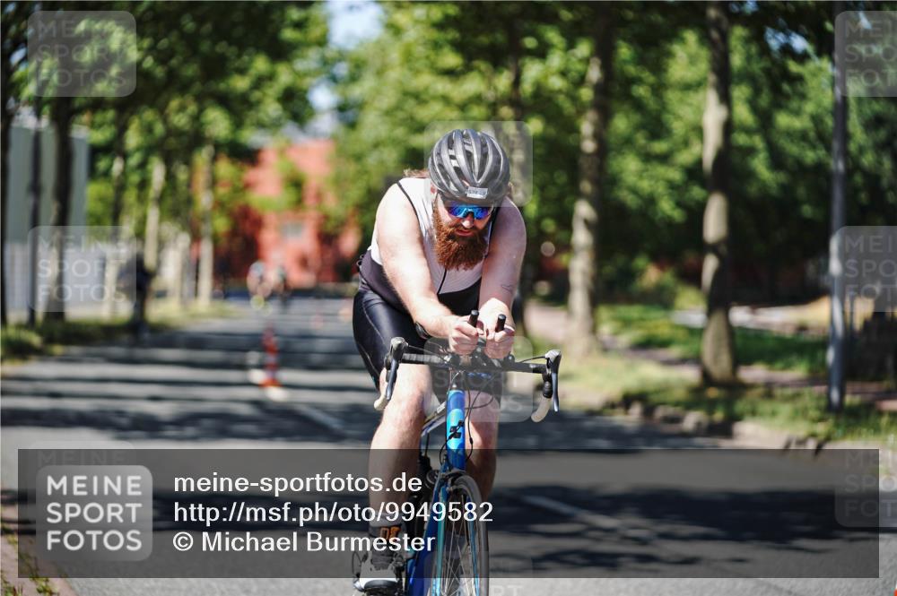 09.08.2026 - GEWOBA Citytriathlon Bremen Michael Burmester http://msf.ph/oto/9949582 09.08.2026 12:54:31 Radfahren 574, 639, 781, 812, 816, 864, 1127, 1142 meine-sportfotos.de