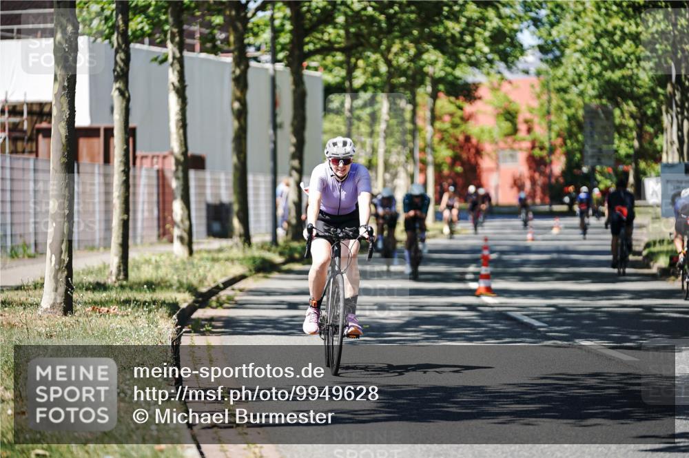 09.08.2026 - GEWOBA Citytriathlon Bremen Michael Burmester http://msf.ph/oto/9949628 09.08.2026 12:55:26 Radfahren 705, 789, 918, 930, 938, 960, 1111, 1131, 1147 meine-sportfotos.de