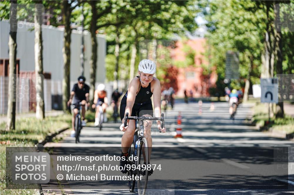09.08.2026 - GEWOBA Citytriathlon Bremen Michael Burmester http://msf.ph/oto/9949874 09.08.2026 12:59:47 Radfahren 712, 800, 817, 923, 942, 951, 956 meine-sportfotos.de