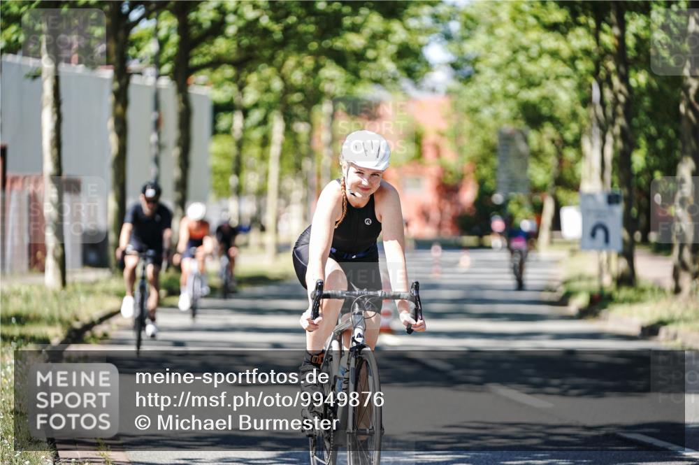 09.08.2026 - GEWOBA Citytriathlon Bremen Michael Burmester http://msf.ph/oto/9949876 09.08.2026 12:59:47 Radfahren 712, 800, 817, 923, 942, 951, 956 meine-sportfotos.de