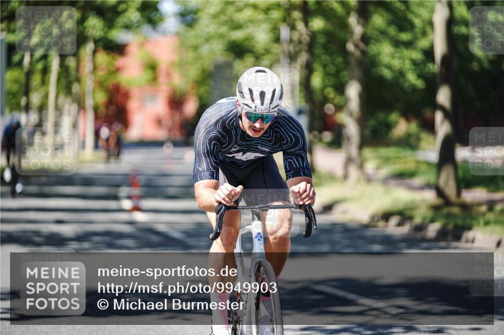 09.08.2026 - GEWOBA Citytriathlon Bremen Michael Burmester http://msf.ph/oto/9949903 09.08.2026 13:00:12 Radfahren 660, 674, 771, 849, 1128, 1159 meine-sportfotos.de