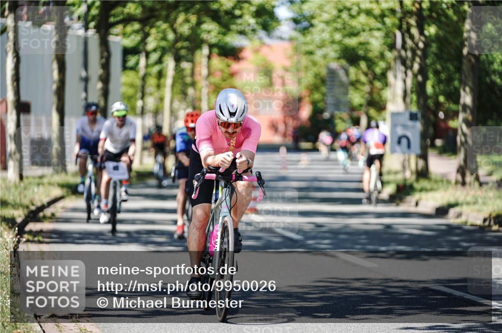 09.08.2026 - GEWOBA Citytriathlon Bremen Michael Burmester http://msf.ph/oto/9950026 09.08.2026 13:02:01 Radfahren 546, 610, 731, 764, 813, 887, 889, 957, 1125 meine-sportfotos.de